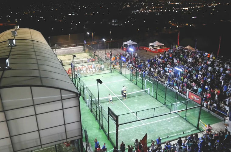 Cerrado del Aguila Padel Club - Rechtbank met uitzicht op de hemel