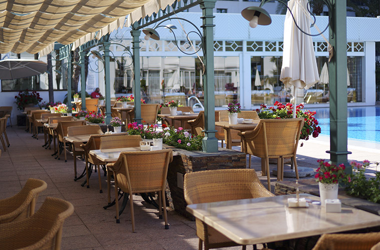 Los Monteos Resort - Restaurant terrace